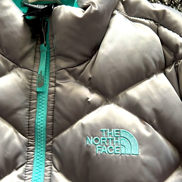 Kids Winter coat.Like New - Picture 2 of 6